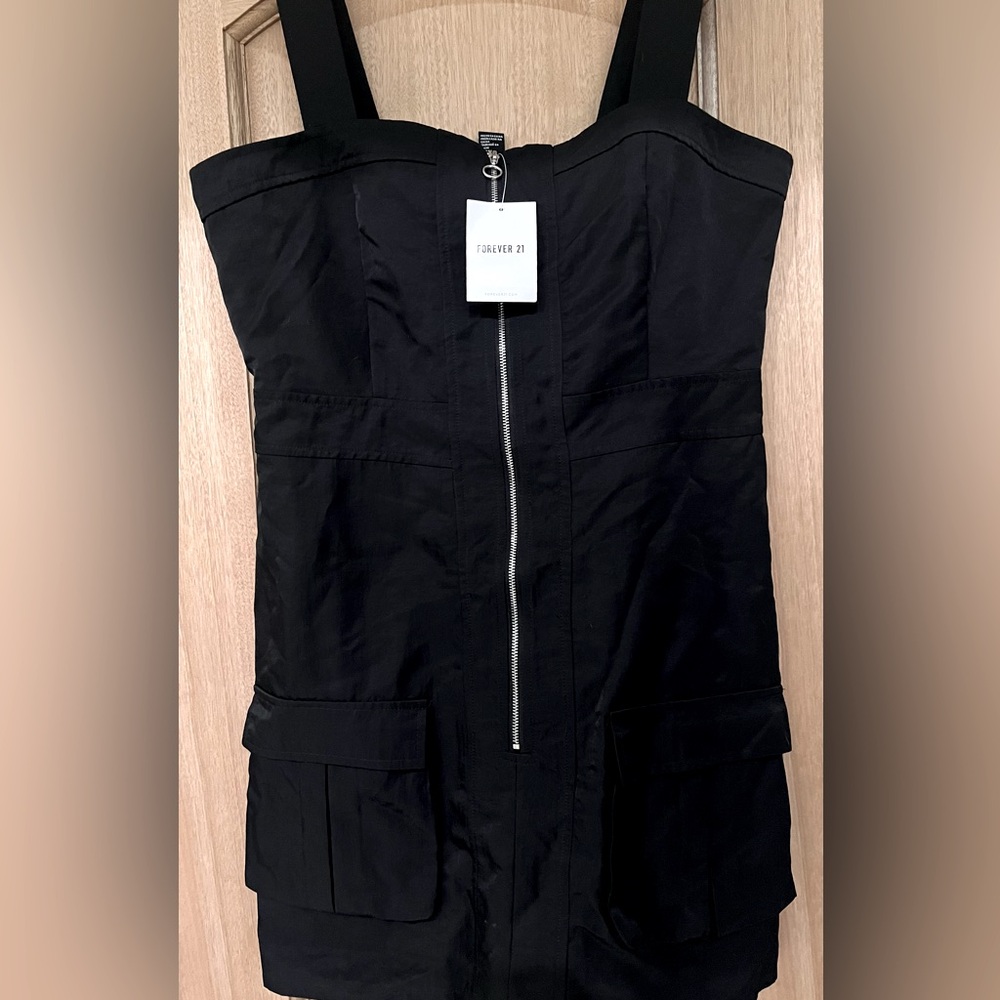 BRAND NEW Forever 21 Black Dress with Pockets and Front Silver Zipper